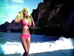 Babe indossa piccole troie plug anale e cavalca