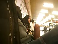 La calda matrigna non vuole un cazzo nero per la ragazza a causa dell'avidità sesso con la mamma