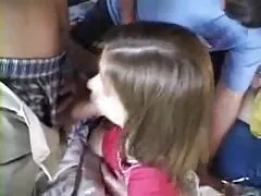 Una ragazza bianca sedotta nel trattare un enorme donne troie cazzo nero nel modo più duro