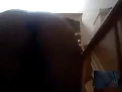 Una video mogli troie striscia di ladri adolescenti perquisita e poi scopata dalla guardia di sicurezza
