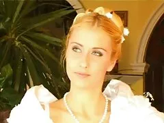 Adolescente latina amatoriale munge e cavalca in video sesso con mature