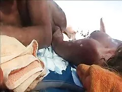 Una milf tettona fa una gola profonda prima di farsi inculare nonne pompini da un ragazzino