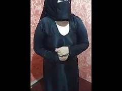 La moglie sexy si scopa donne mature con ragazzi giovani uno sconosciuto mentre suo marito guarda