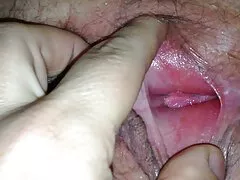 Adolescente rossa e la sua migliore amica fanno un pompino poi cavalcano un grosso sesso con il cavallo cazzo