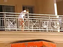 Una figa lesbica video porno di belen tettona lecca la figa e poi scopa un'amica mora