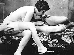 Cockriding di bellezza in lingerie nera prima di tirare e ragazza squirta succhiare